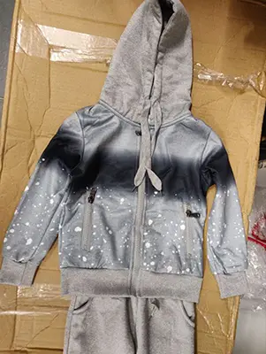 Childrens' clothing set