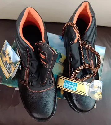 Safety footwear