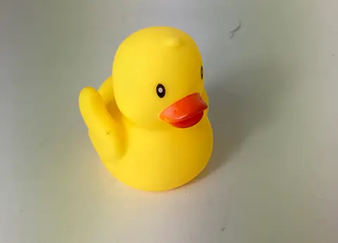 Пластиковая утка