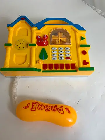 Игрушечный телефон