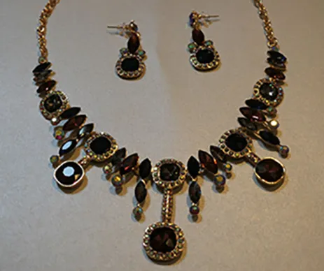 Necklace and earring set