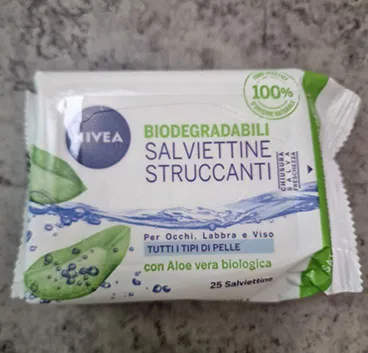 Make-up remover wipes