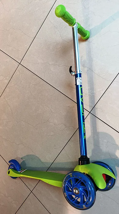 Toy scooter