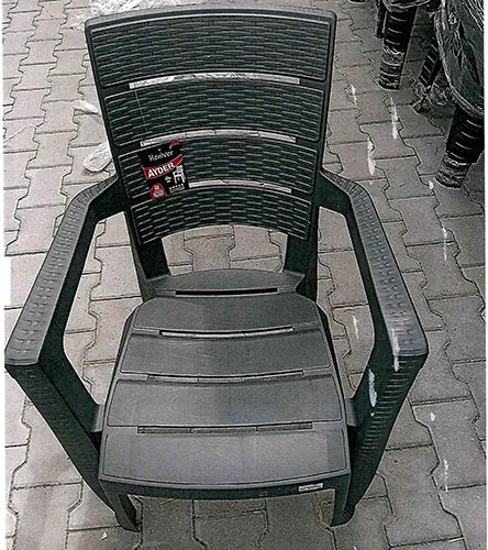 Пластиковый стул