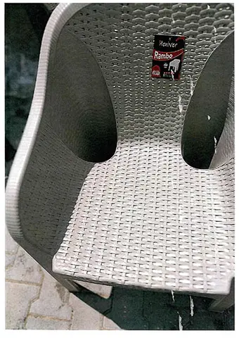 Пластиковый стул