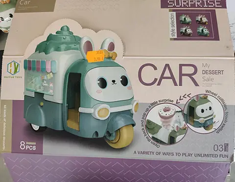 Игрушечная машинка