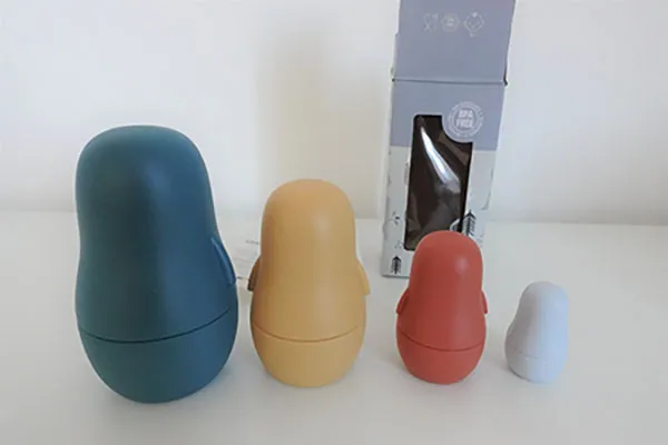 Nesting toy dolls