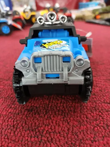 Игрушечная машинка