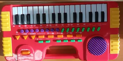 Игрушечная клавиатура
