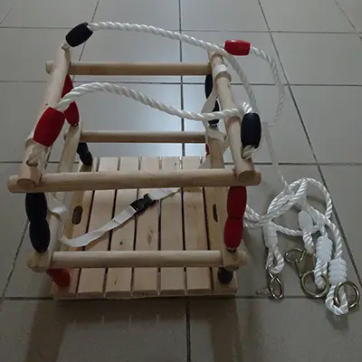 Деревянные качели