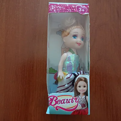 Пластиковая кукла
