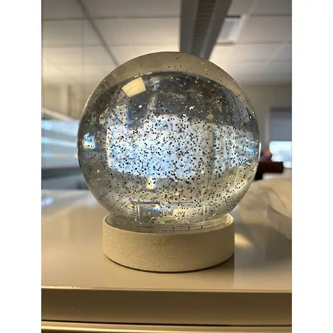 Lighting snow globe