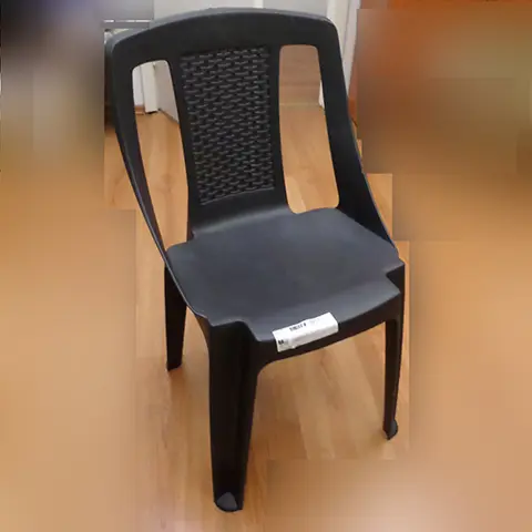 Пластиковый стул