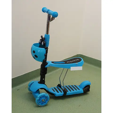Игрушечный самокат