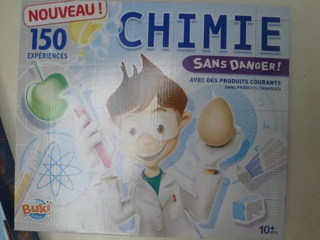Toy chemistry set