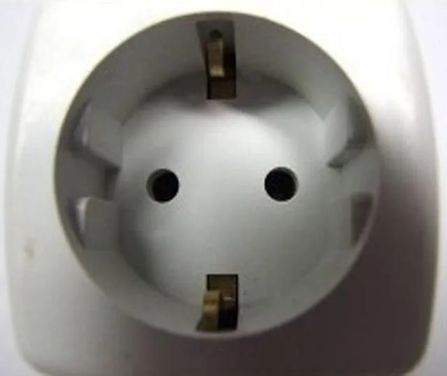 Travel plug adaptor