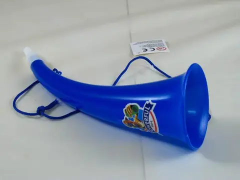 Plastic horn