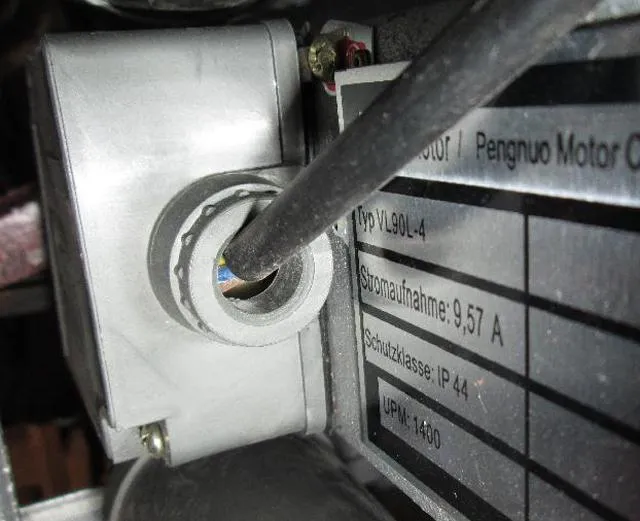 Poultry plucking machine
