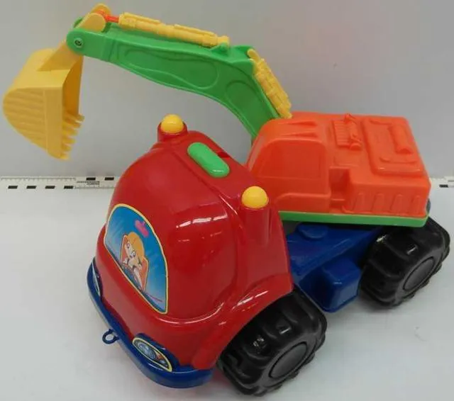 Игрушечный экскаватор