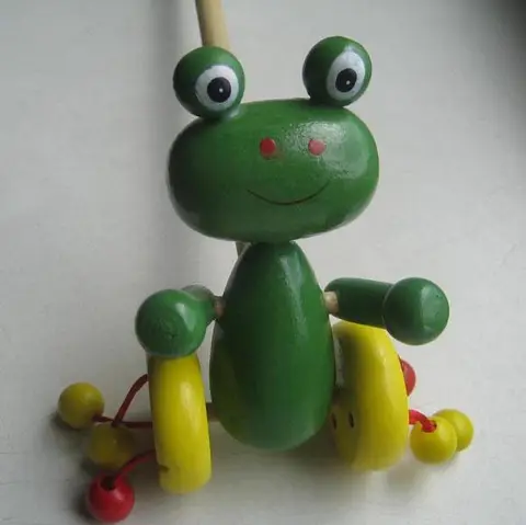Деревянная игрушка-каталка
