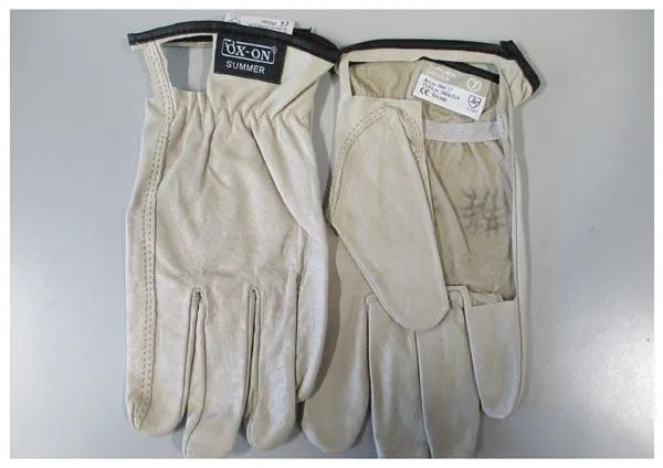 Leather gloves
