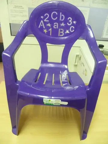 Детский пластиковый стульчик