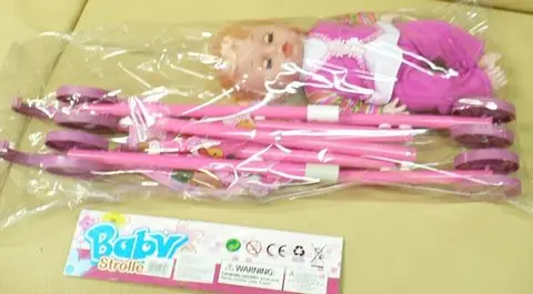 Пластиковый набор с куклой и игрушечной коляской