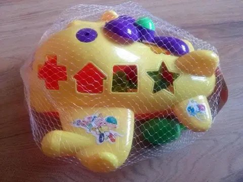 Игрушечный самолёт