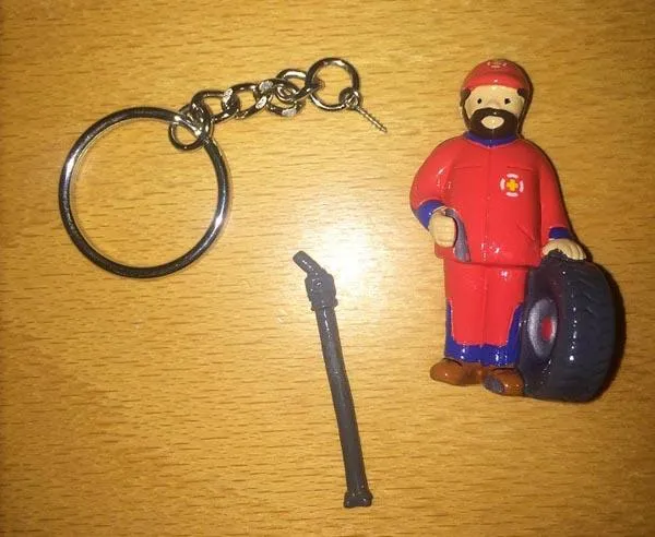 Брелок с игровой фигуркой