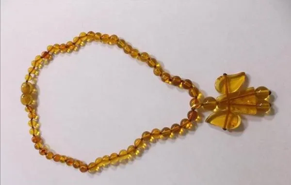 Amber jewellery for children