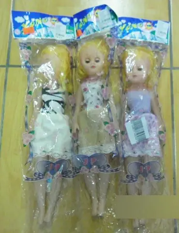 Пластиковая кукла