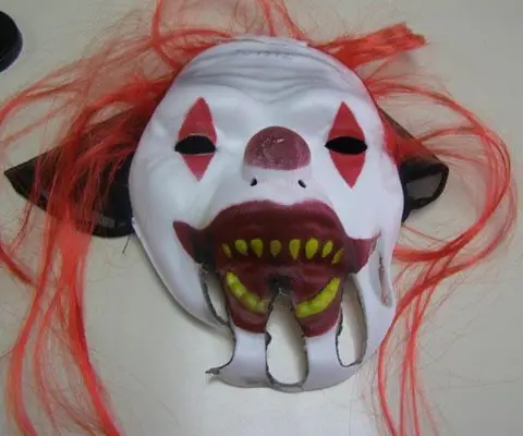 Fancy-dress mask