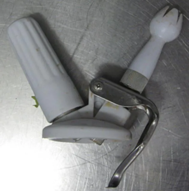 Whipped cream dispenser