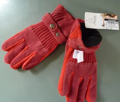 Leather gloves