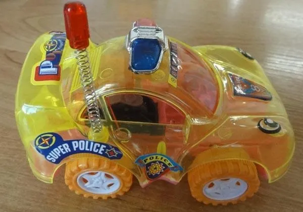 Игрушечная машинка