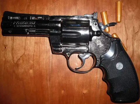 Сувенирная зажигалка «Phython Gun Novelty Lighter»