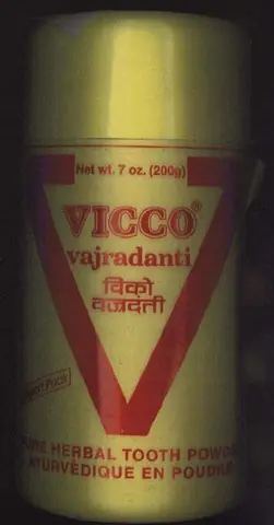 Растительный зубной порошок «Vicco Vajradanti»