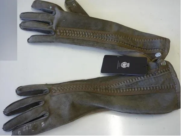 Leather gloves