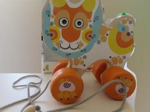 Деревянная игрушка-каталка