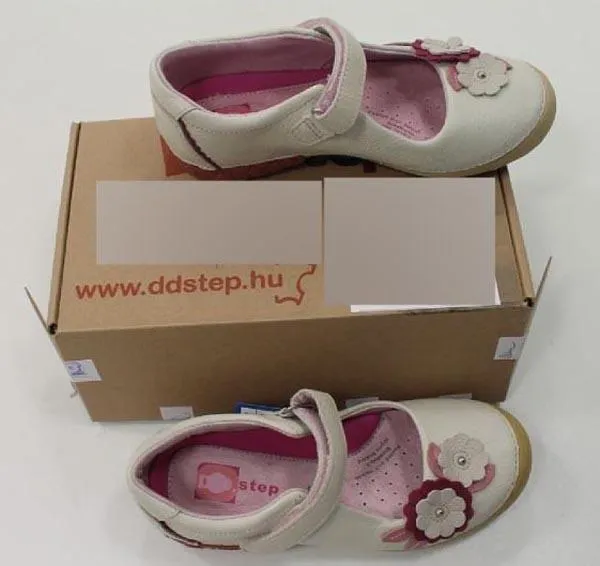 Girls' shoes