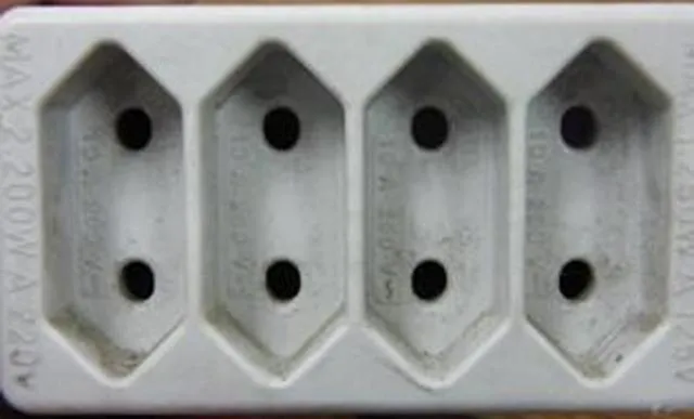 Plug adaptor