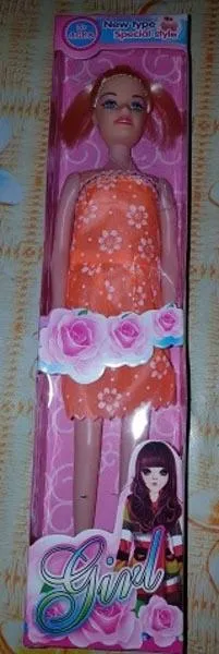 Пластиковая кукла