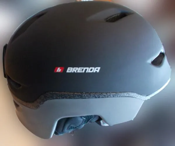 Ski helmet