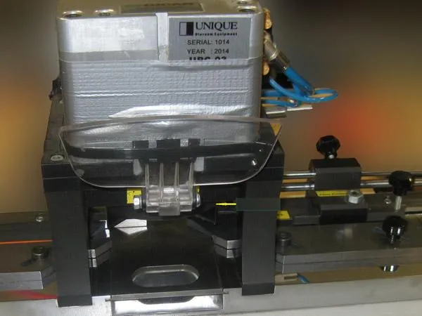 Pneumatic cutting machine