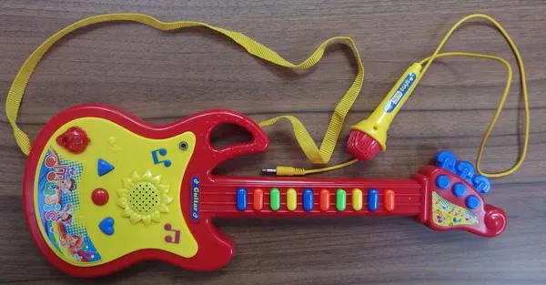 Toy guitar