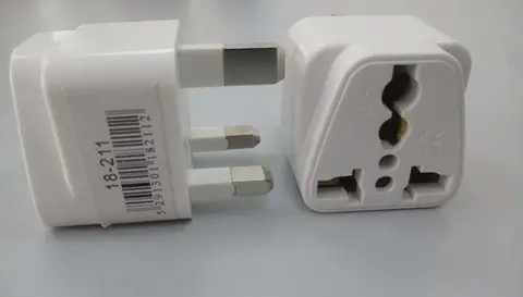 Travel plug adaptor