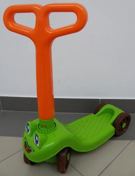 Игрушечный самокат