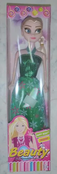 Пластиковая кукла