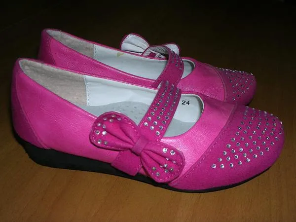 Girls' shoes