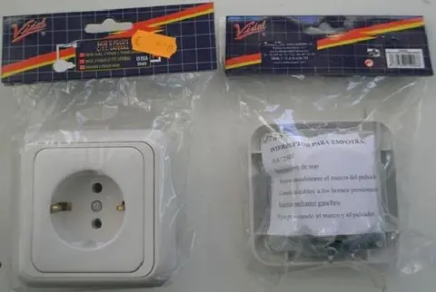 Сетевая настенная розетка «Base 2 Polos»